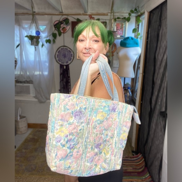 Vintage 90s Pastel Floral Quilted Denim Handle Cottagecore should bag Purse - Picture 2 of 15